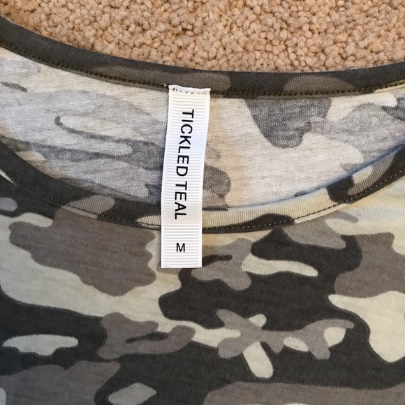 Tickled Teal Camo Striped Tunic Top Womens Size Medium Army Green Grey Knot Tie - Picture 4 of 9